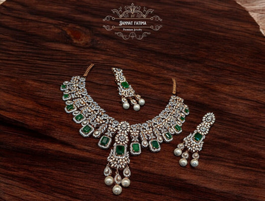 Green Emerald With Elegant Pulse Bridal Set